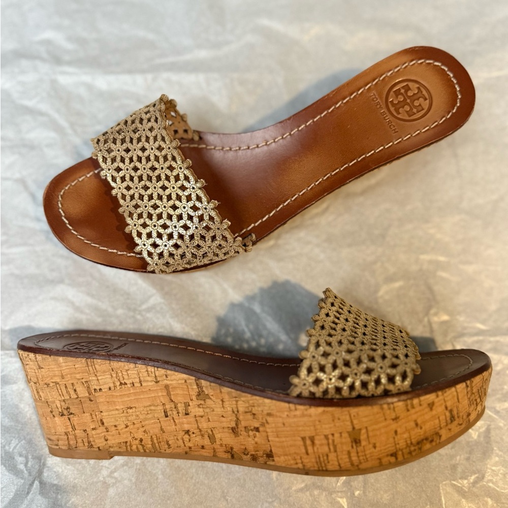 Tory Burch Daisy Floral Perforated Cork Wedge Sandals | Gold | Size 8 - Picture 5 of 10